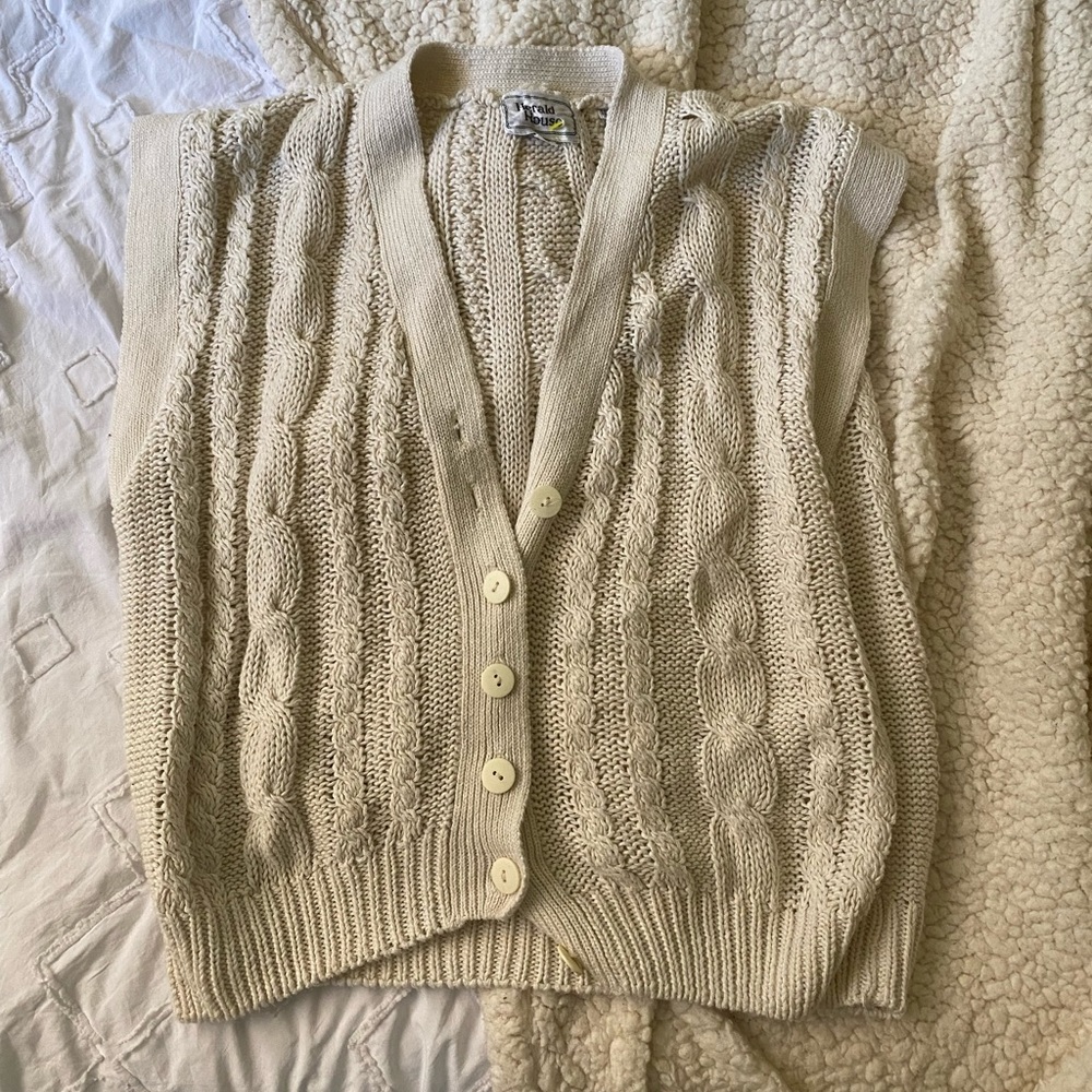 Sweater vest